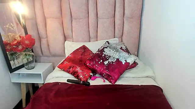 Snapshot of Issa_Milf__ chatting on July 2, 1:28 pm Issa Milf online show from July 2, 1:28 pm