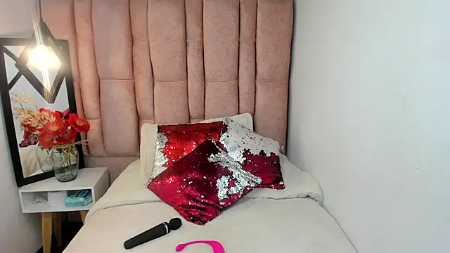 Snapshot of Issa_Milf__ chatting on July 16, 4:04 pm Issa Milf online show from July 16, 4:04 pm