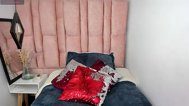 Issa Milf   online show from May 13, 1:29 pm