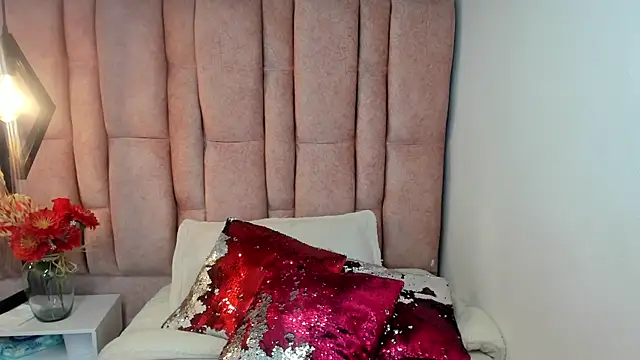 Snapshot of Issa_Milf__ chatting on July 11, 1:22 pm Issa Milf online show from July 11, 1:22 pm