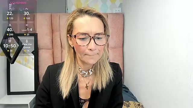 Issa Milf   online show from February 14, 1:11 pm