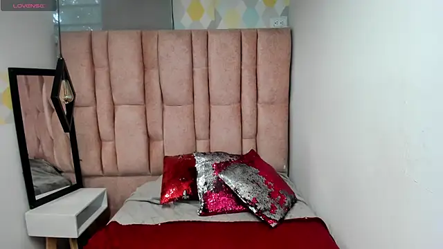 Issa Milf   online show from April 15, 1:37 pm