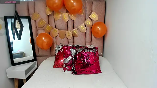 Issa Milf   online show from March 24, 1:44 pm