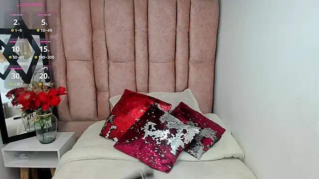 Snapshot of Issa_Milf__ chatting on June 25, 1:27 pm Issa Milf online show from June 25, 1:27 pm