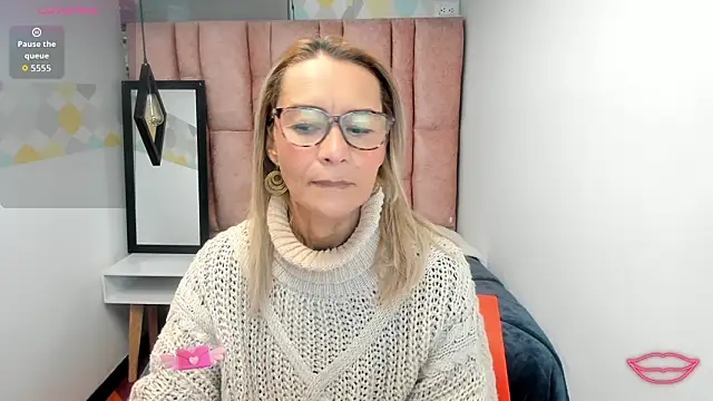 Issa Milf   online show from February 5, 12:45 pm