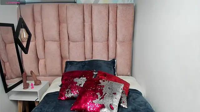 Issa Milf   online show from May 4, 1:36 pm