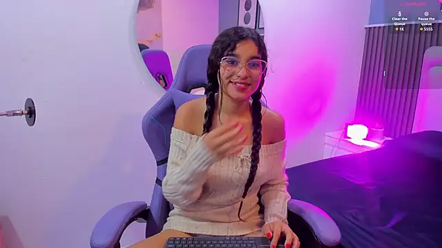 Snapshot of liz__cute chatting on October 3, 11:56 am liz cute online show from October 3, 11:56 am