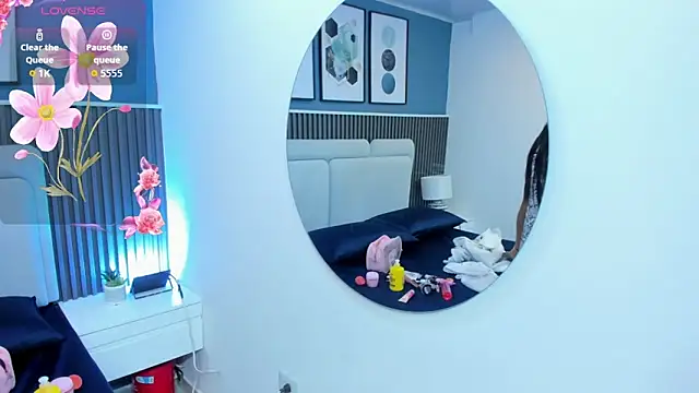 Snapshot of liz__cute chatting on November 16, 11:48 am liz cute online show from November 16, 11:48 am