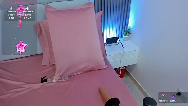 Snapshot of liz__cute chatting on November 12, 11:36 am liz cute online show from November 12, 11:36 am