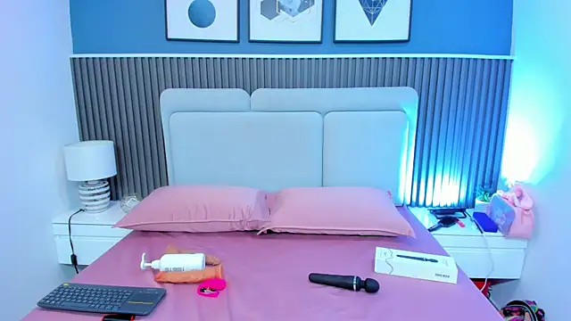 Snapshot of liz__cute chatting on December 3, 11:53 am liz cute online show from December 3, 11:53 am