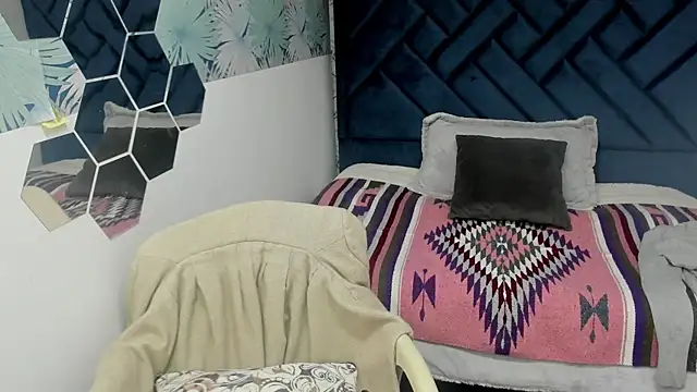 Valery More   online show from November 4, 12:09 pm