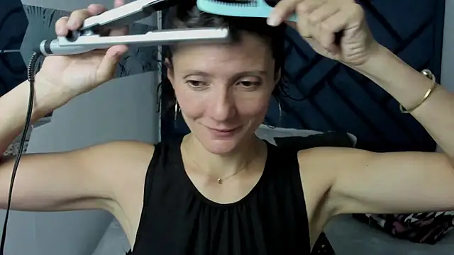 Valery More   online show from November 10, 12:10 pm