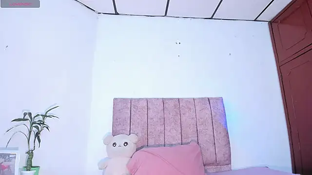 Mila 1wood online show from April 25, 1:41 pm