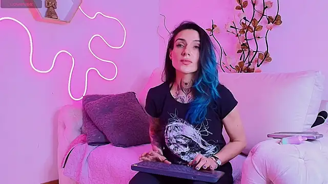 Snapshot of leblanc_eva chatting on October 7, 5:03 pm leblanc eva online show from October 7, 5:03 pm