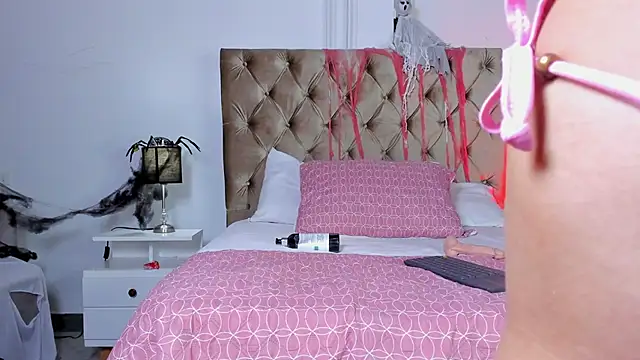 charlotte  queen online show from October 28, 12:37 pm