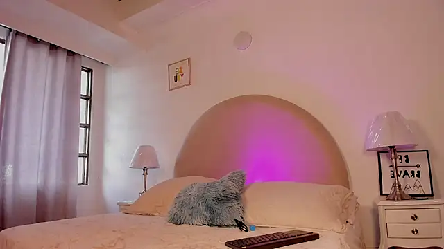 charlotte  queen online show from November 20, 1:23 pm