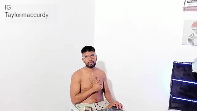 Taylormaccurdy  online show from January 5, 5:27 pm