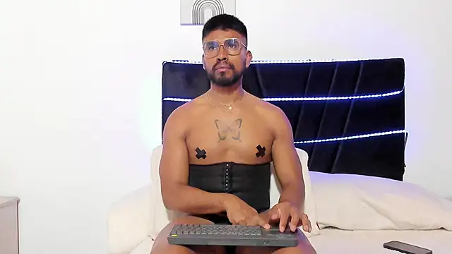 Taylormaccurdy  online show from November 15, 3:05 pm