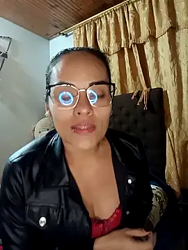 Snapshot of QueenBDSM chatting on October 16, 2:20 am QueenBDSM online show from October 16, 2:20 am