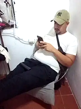 Snapshot of Tequilamaster chatting on December 4, 12:15 pm Tequilamaster online show from December 4, 12:15 pm