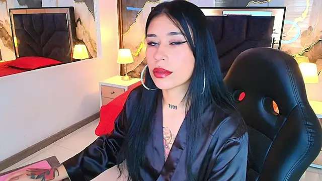 SusanVilla online show from July 17, 8:06 pm