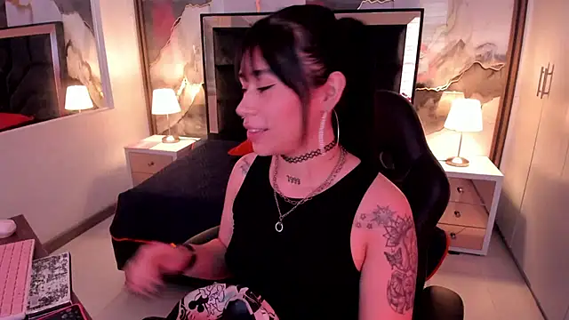 SusanVilla online show from January 14, 7:50 pm