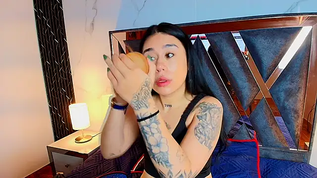 Snapshot of SusanVilla chatting on November 27, 3:01 pm SusanVilla online show from November 27, 3:01 pm