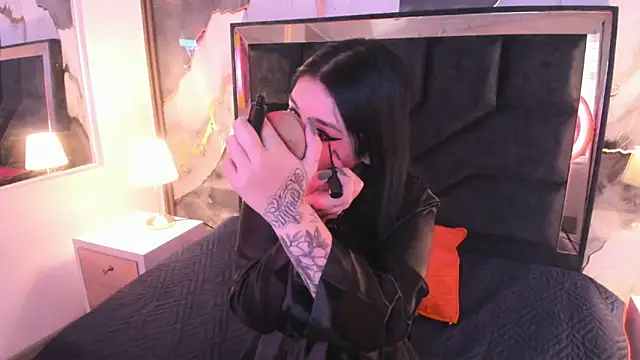 SusanVilla online show from February 16, 7:45 pm