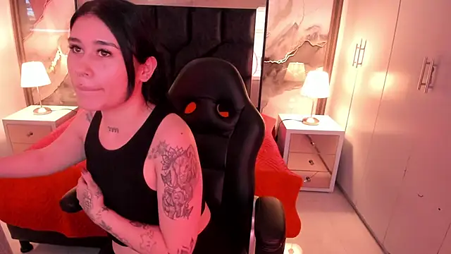 SusanVilla online show from January 6, 7:40 pm