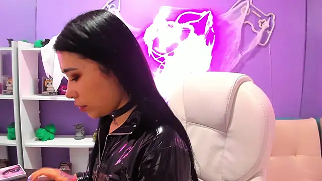 Snapshot of SusanVilla chatting on October 25, 3:01 pm SusanVilla online show from October 25, 3:01 pm