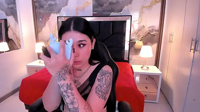 Snapshot of SusanVilla chatting on November 17, 6:12 pm SusanVilla online show from November 17, 6:12 pm