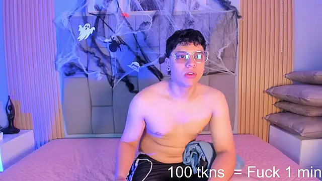 Kandyfrees  online show from November 1, 7:30 pm