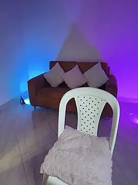 In-Ur-dreams online show from February 7, 9:01 pm