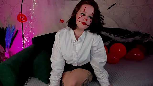 Violet Ferguson online show from November 1, 5:40 pm