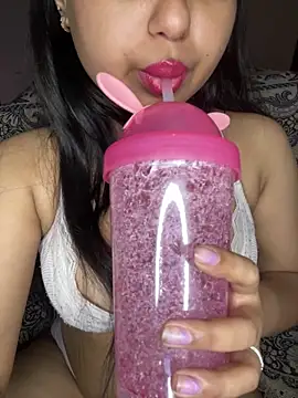 Snapshot of soniyaverma00 chatting on April 30, 9:19 pm soniyaverma00 online show from April 30, 9:19 pm