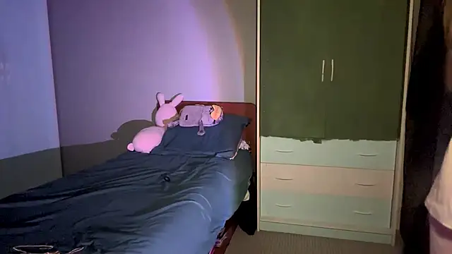 EmiIyKitty online show from November 10, 7:30 pm