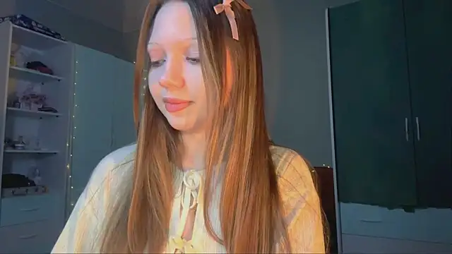 EmiIyKitty online show from October 1, 8:02 pm