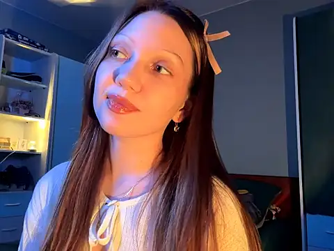 EmiIyKitty online show from October 13, 7:59 pm