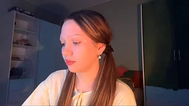 EmiIyKitty online show from October 22, 8:08 pm