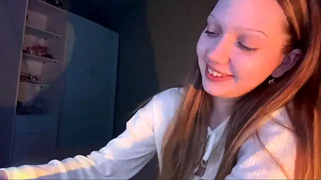 EmiIyKitty online show from October 18, 8:33 pm