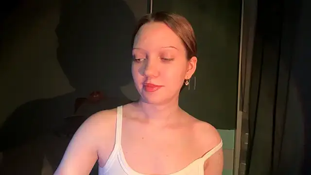 EmiIyKitty online show from November 21, 8:30 pm