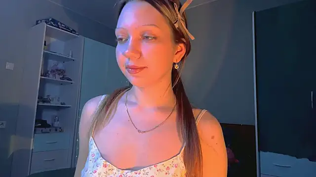 EmiIyKitty online show from October 2, 7:39 pm