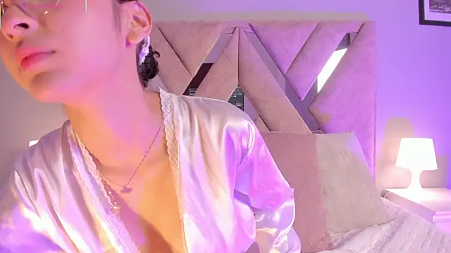 lyalee online show from November 30, 12:17 pm