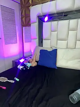 violet milleer online show from January 15, 7:50 pm