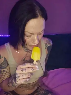 Snapshot of Peach420live chatting on June 21, 9:31 pm Peach420live online show from June 21, 9:31 pm
