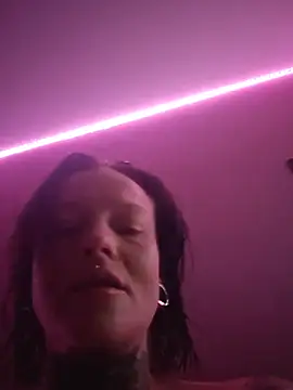 Snapshot of Peach420live chatting on June 25, 12:30 am Peach420live online show from June 25, 12:30 am