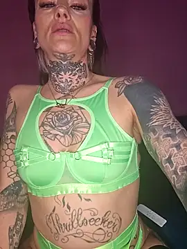 Snapshot of Peach420live chatting on February 24, 12:22 am Peach420live online show from February 24, 12:22 am