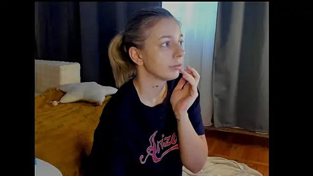 Snapshot of AnaLure chatting on October 3, 6:48 am AnaLure online show from October 3, 6:48 am