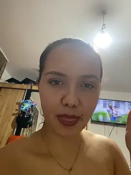 Snapshot of CamillaHessel chatting on October 12, 12:01 am CamillaHessel online show from October 12, 12:01 am