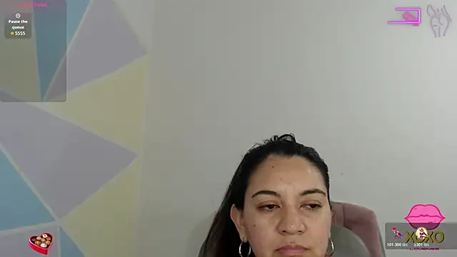 Snapshot of astrolover_ chatting on October 27, 2:45 am astrolover online show from October 27, 2:45 am